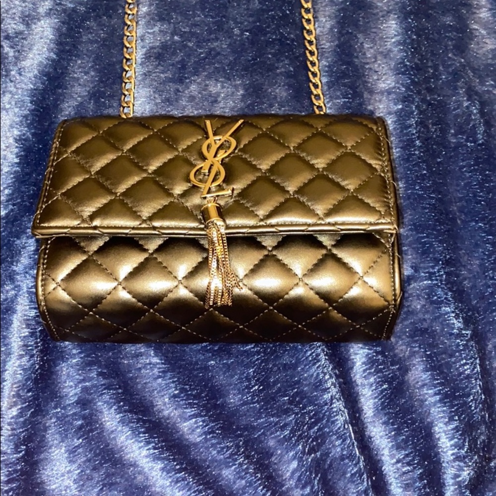 Y8L black bag